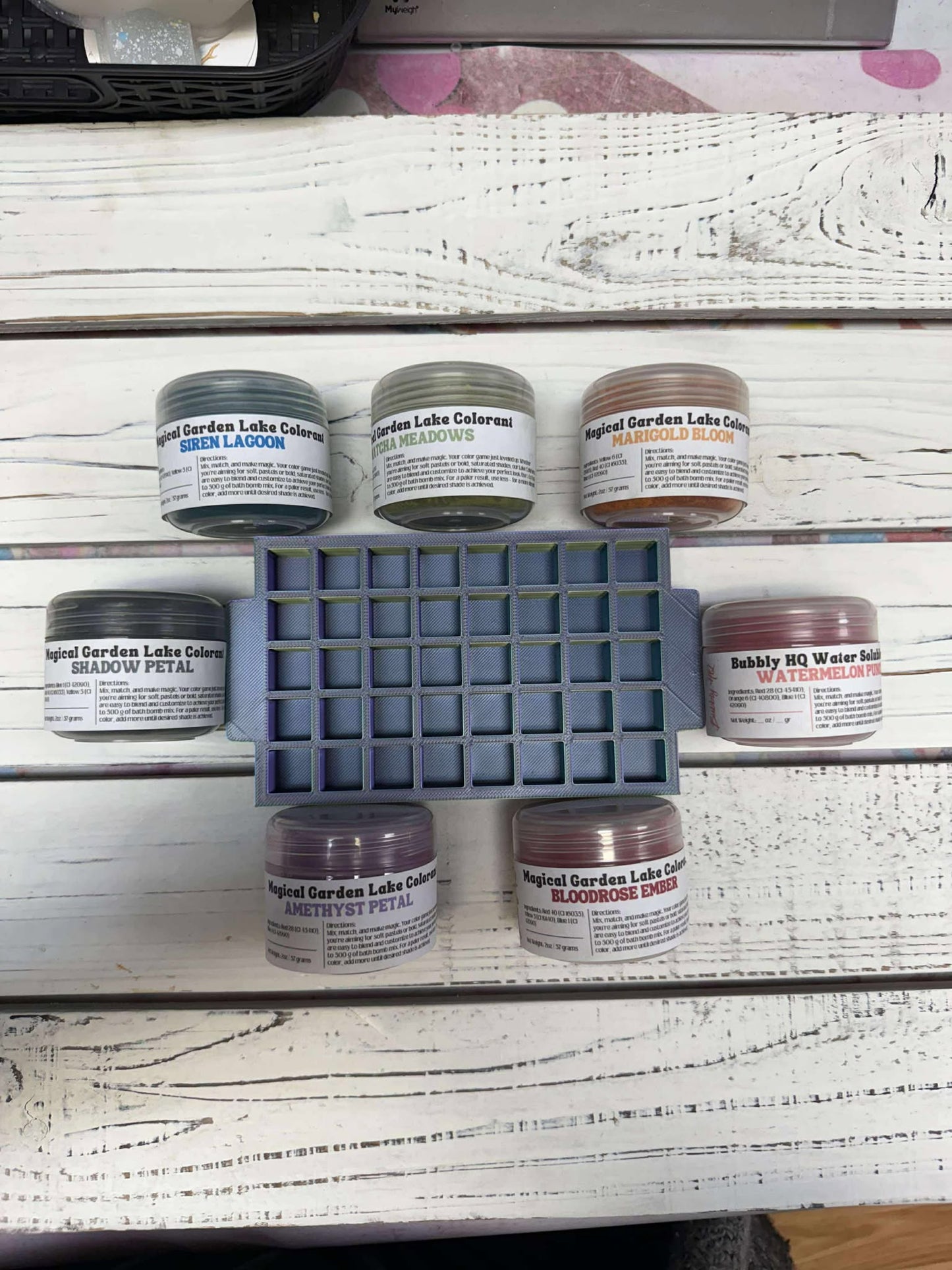 🎨 7 Sample-Sized Beautiful Lake Colorants – With the Original Embed Maker!