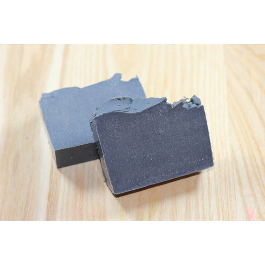 Savon à l'arbre à thé au charbon