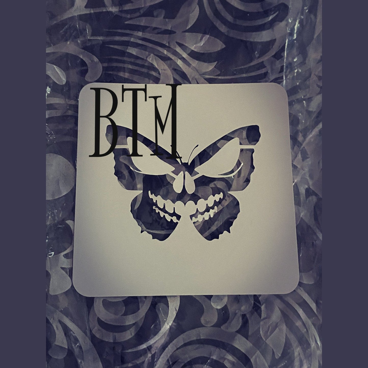 Crâne de papillon - Pochoir