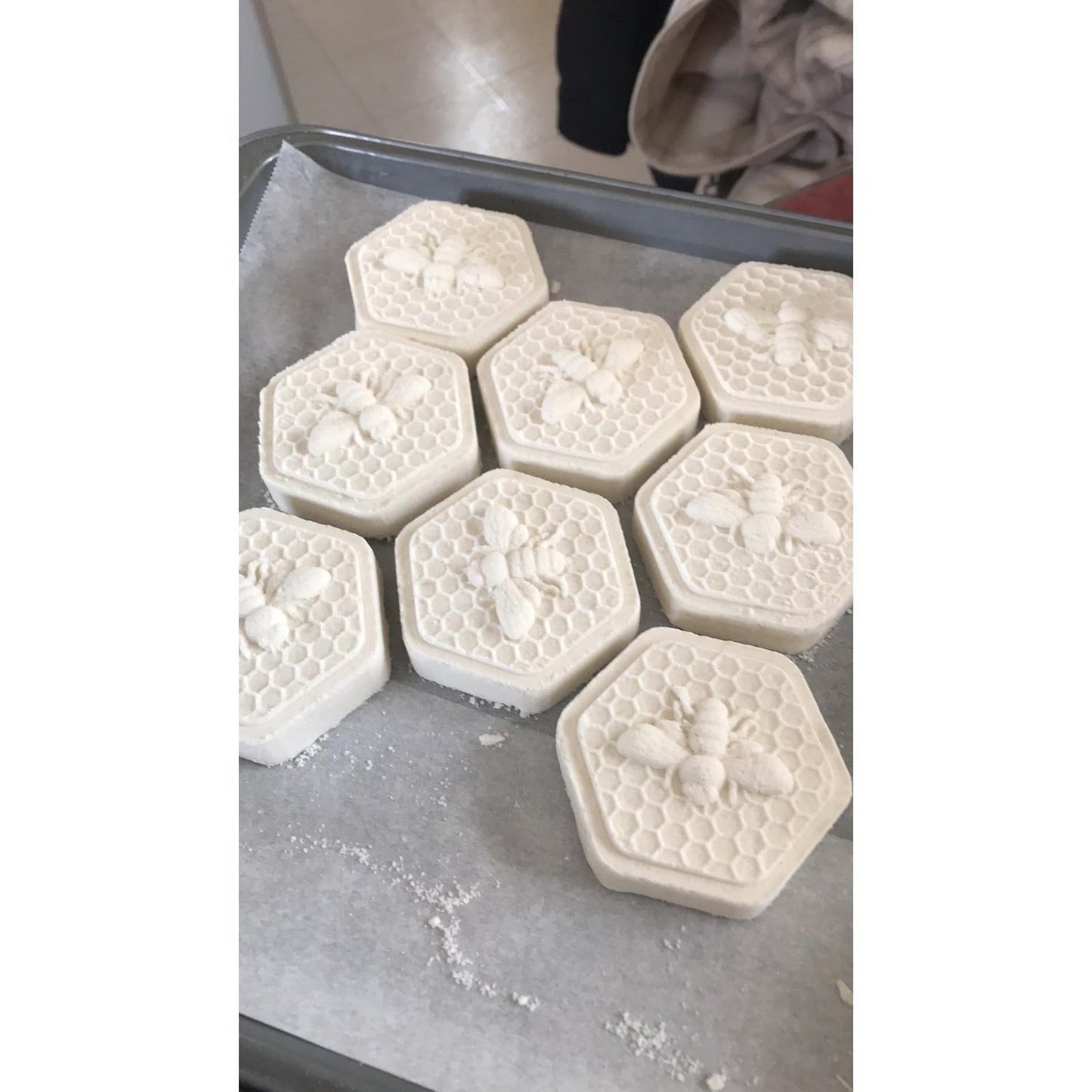 Honeycomb with Bee Bath Bomb Hand Mold