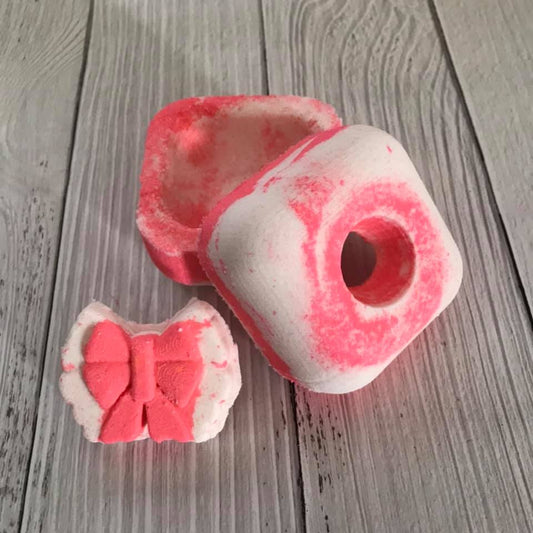 Cube / Gift Bombshell Bath Bomb Hand Mold