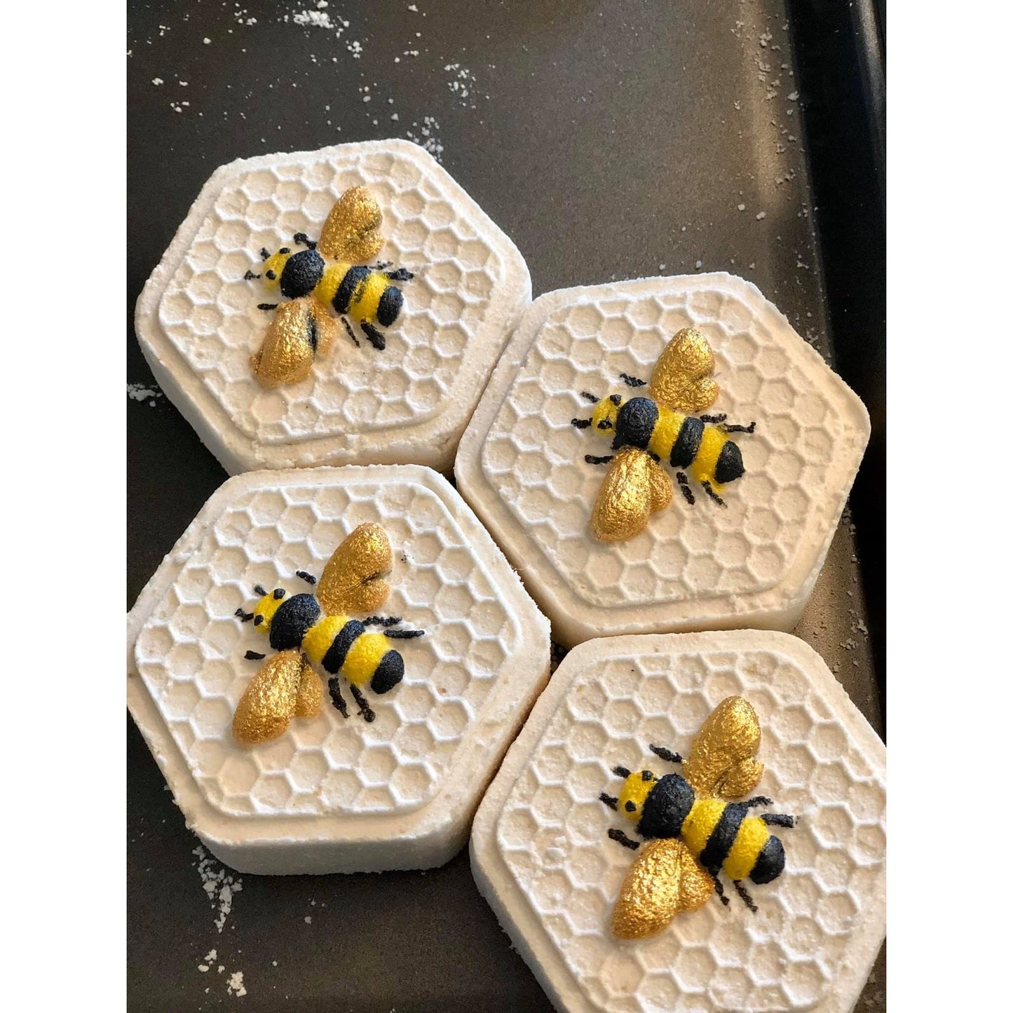Moule à main en nid d'abeille avec bombe de bain abeille